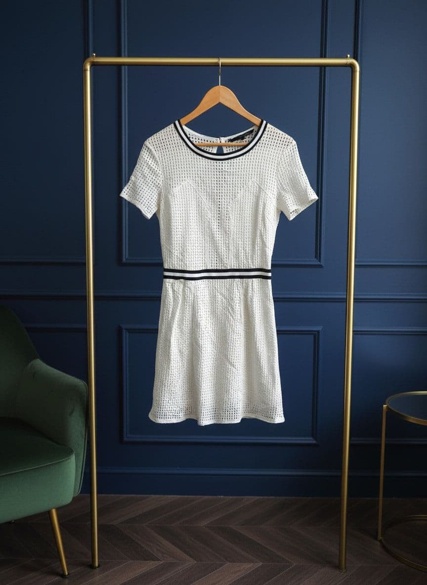 Robe sur cintre avec fond épuré VendyStudio