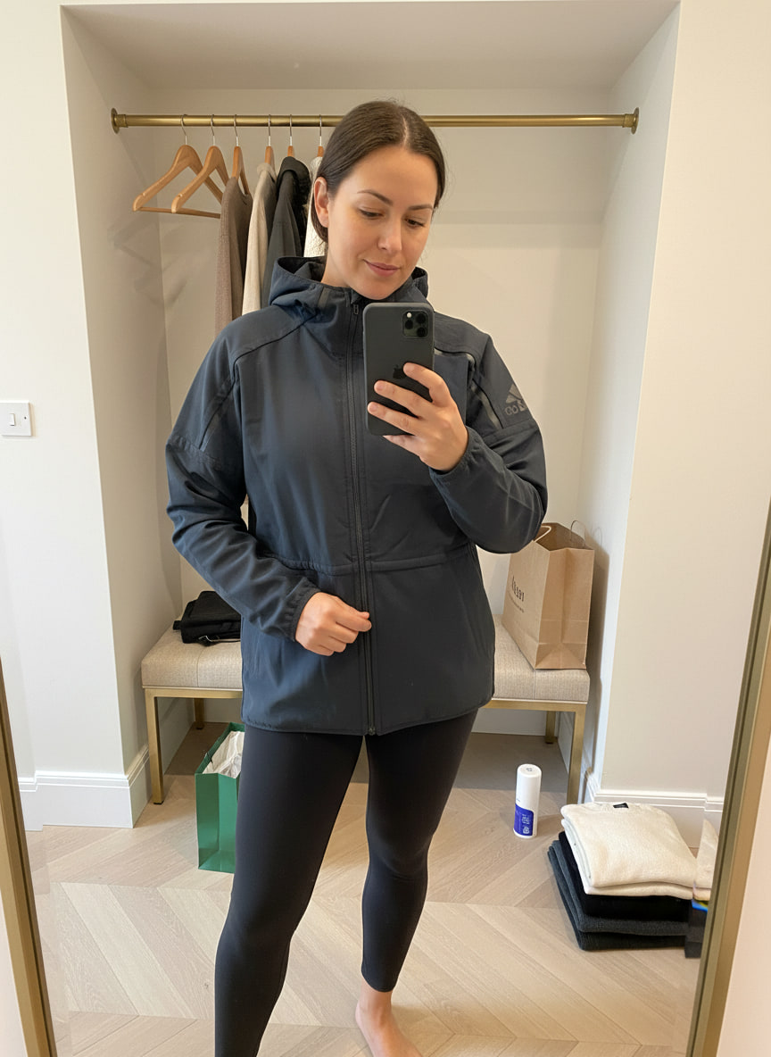 Application photo Vinted IA : vêtement détouré sur fond studio pour vendre plus vite